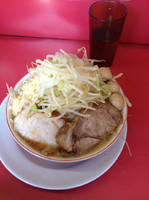 「ラーメン 650円 味付ウズラ 100円 ヤサイニンニク」@ラーメン二郎 大宮店の写真