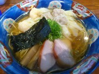 「特製ワンタン麺（黒だし、肉・エビ３ケずつ）　￥1000」@八雲の写真