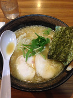 「濃厚鶏骨醤油そば」@濃厚鶏そば 麺屋武一 新橋本店の写真