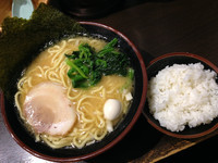 「ラーメン＋サービスライス」@家系ラーメン 壱角家 秋葉原店の写真