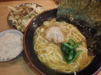 「大盛ラーメン(750円)(硬め)ライス(ランチ無料)他」@横綱家の写真