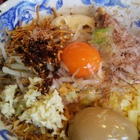 「まぜそば（アブラ以外全マシ、味玉）」@ジャンプの写真