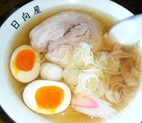 「ラーメン ＋煮たまご」@青竹手打ちラーメン 日向屋の写真