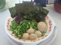 「3バカラーメン+替え玉」@なんでんかんでん 金沢店の写真