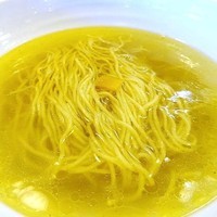 「素らーめん（鶏だし塩）500円」@吉田商店の写真