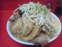 「小豚　（ヤサイ、ニンニク）　８００円」@ラーメン二郎 西台駅前店の写真