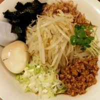 「冷やしまぜそば　６００円　＋　味玉」@らーめん・つけめん 八角の写真