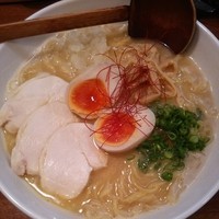 「超濃厚鳥白湯らーめん大盛＋味玉」@麺匠ようすけの写真