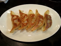 「餃子350円」@北海道ラーメン 東京味源 神田駅前店の写真