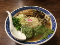 「ワンタン麺  クーポンで700円」@濃厚鶏豚骨魚介つけ麺 かず屋の写真
