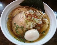 「あご出汁らーめん780円+ローストポーク+味玉」@麺や 飛来の写真