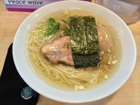 「白醤油らーめん・中盛り＋味玉（￥700＋￥100）」@らーめん夢心 厚木店の写真