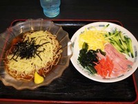 「黒酢しょうゆ冷し麺　510円」@日高屋 上野広小路店の写真