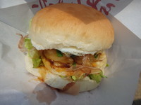 「さぬきうどんバーガー(450円)」@あなぶき家 津田の松原サービスエリア(下り線)店の写真