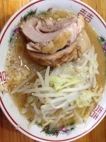 「小ラーメン 野菜少なめ」@ラーメン神豚 横須賀中央店の写真