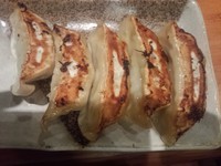 「餃子421円」@越後秘蔵麺 無尽蔵 しながわ家の写真