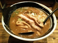 「こく醤760円半熟玉子100円」@麺場 浜虎 横浜店の写真