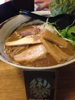 「期間限定強烈煮干らーめん３種のちゃあーシュー乗せ醤油７００円」@いのうえの写真