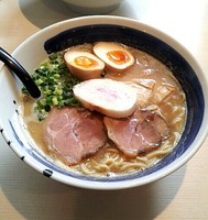 「鶏白湯醤油　@730円」@らー麺 山さわの写真