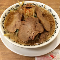 「豚野郎900円（中太麺縮れ）」@野郎ラーメン 綱島店の写真