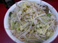 「小ラーメン　ヤサイニンニクアブラマシマシ　730円」@ラーメン二郎 京急川崎店の写真