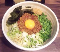 「台湾まぜそば：800円」@神田ラーメン わいず 神田本店の写真