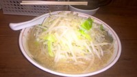 「普通盛焼豚・小ブタ（８００円）麺少な目・野菜・ニンニク」@ラーメン二郎 品川店の写真