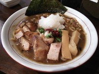 「【5月／25～5月／31限定】焦がし煮干しそば820円＋ビー」@いりにぼの写真