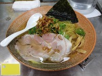 「塩ラーメン（オマール海老）＋ホワイト＋青とうがらし」@覆麺 智の写真