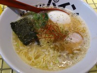「パイナップル海老塩ラーメン　味付玉子　￥870」@パイナップルラーメン屋さん パパパパパインの写真