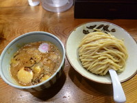 「辛つけ麺中盛」@銀座 朧月の写真