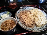 「胡麻蕎麦580円＋中華麺に変更10円＋冷酒」@鈴木庄兵衛商店の写真