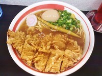 「揚げチキン麺(900円)+半熟味玉(100円)」@自家製麺SHINの写真