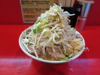 「小豚　ニンニクヤサイカラメ」@ラーメン二郎 府中店の写真