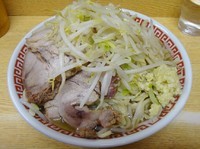 「小（700円）ヤサイニンニク」@ラーメン二郎 環七新新代田店の写真