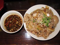 「肉盛りつけ麺並800円＋無料の肉ちょい増し・味玉」@魁 肉盛りつけ麺 六代目けいすけの写真