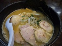 「鶏白湯の自家製麺　730円+全部のせ　300円」@めんごころ なつの写真