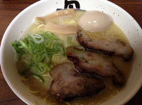 「黄金塩豚骨ラーメン」@丹行味素 北新横浜本店の写真