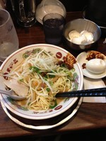 「こってりラーメン ガーリック野菜炒めのせ+無料玉子2」@天下一品 東雲店の写真