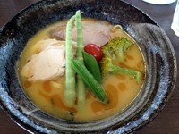 「鶏そば（通常７５０円⇒開店サービス価格５００円）」@麺Dining つぐみの写真