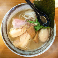 「限定強烈煮干らーめん700円（ハードティストVer.）醤油。味玉」@いのうえの写真