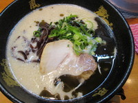 「黒マー油とんこつラーメン」@博多風龍 池袋東口店の写真