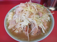 「小豚（ヤサイニンニクアブラ）」@ラーメン二郎 桜台駅前店の写真