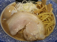 「濃厚豚骨魚介ラーメン＋味玉（８５０円）」@豚骨一燈の写真