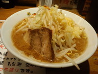 「豚骨醤油ラーメン650円ニンニク増し増し、野菜ちょっと増し」@おはな商店 関内店の写真