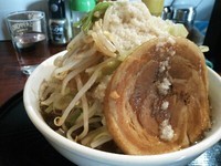 「スペシャル黒＋野菜マシ」@自然洞 麺舗の写真