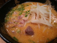 「辛味噌とんこつラーメン６００円」@博多風龍 神田西口店の写真