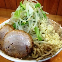 「ラーメン（中300ｇ）全マシ」@ギガムジャキの写真