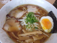 「塩らーめん(750円)おにぎり(100円)」@遊山の写真