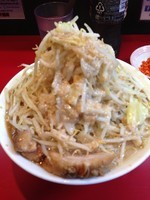 「ラーメン(ヤサイ アブラ カラアゲ 別皿)」@千里眼の写真